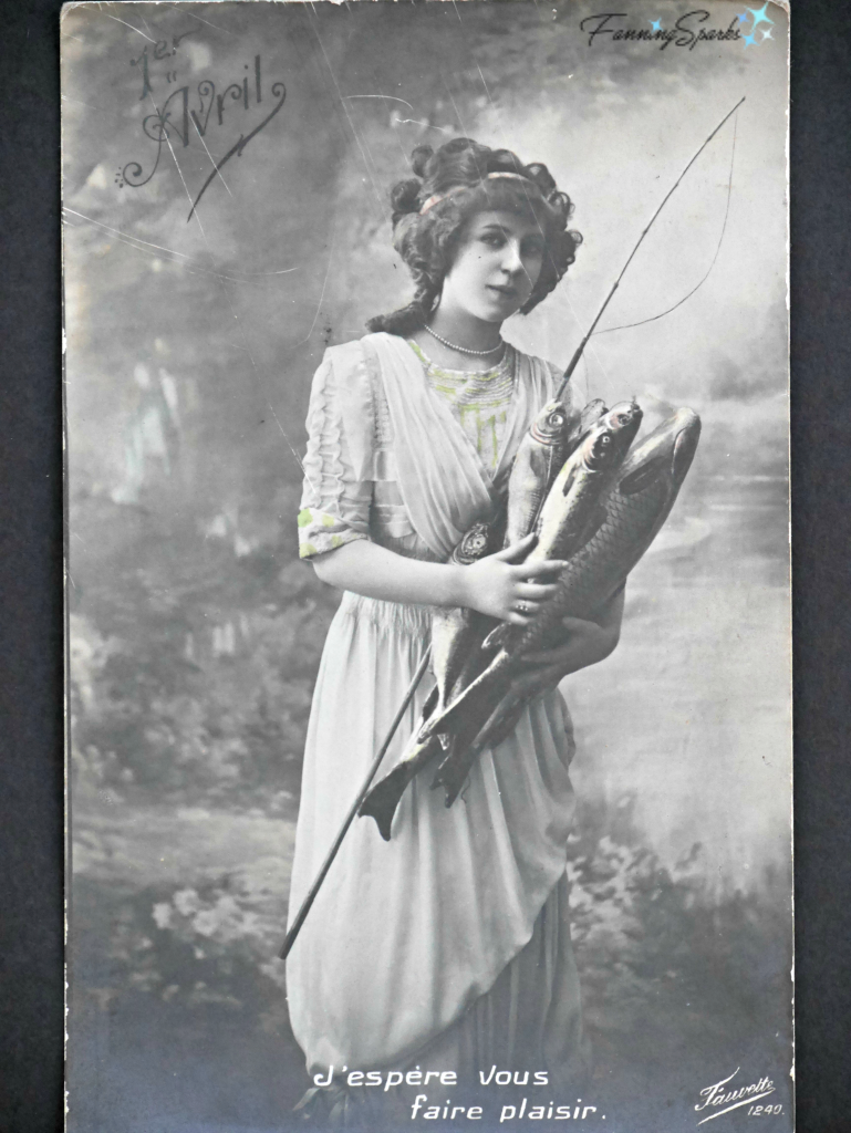 Vintage postcard for Avril 1er showing a lady holding fresh fish @FanningSparks