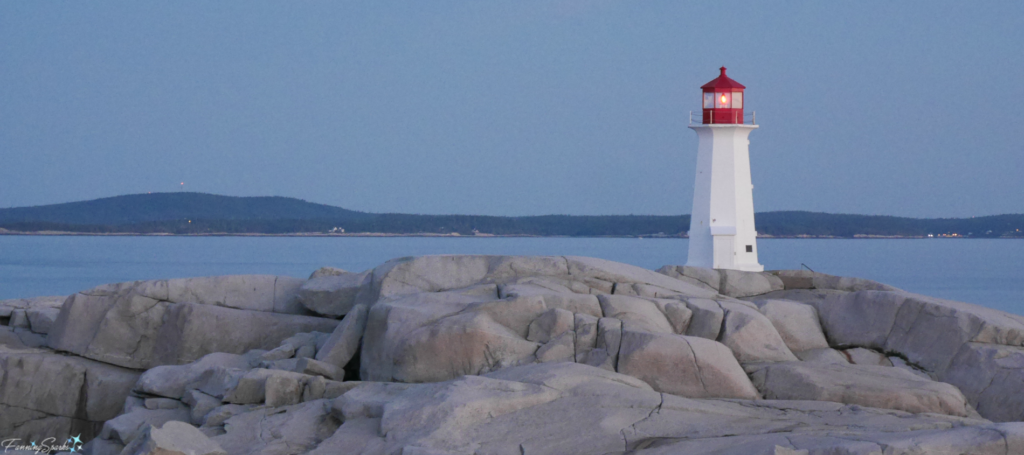 Peggys Point Lighthouse during magic hour before sunrise. @FanningSparks