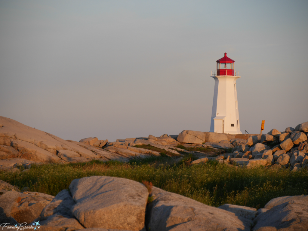 Golden hour, after sunrise, at Peggy's Cove. @FanningSparks