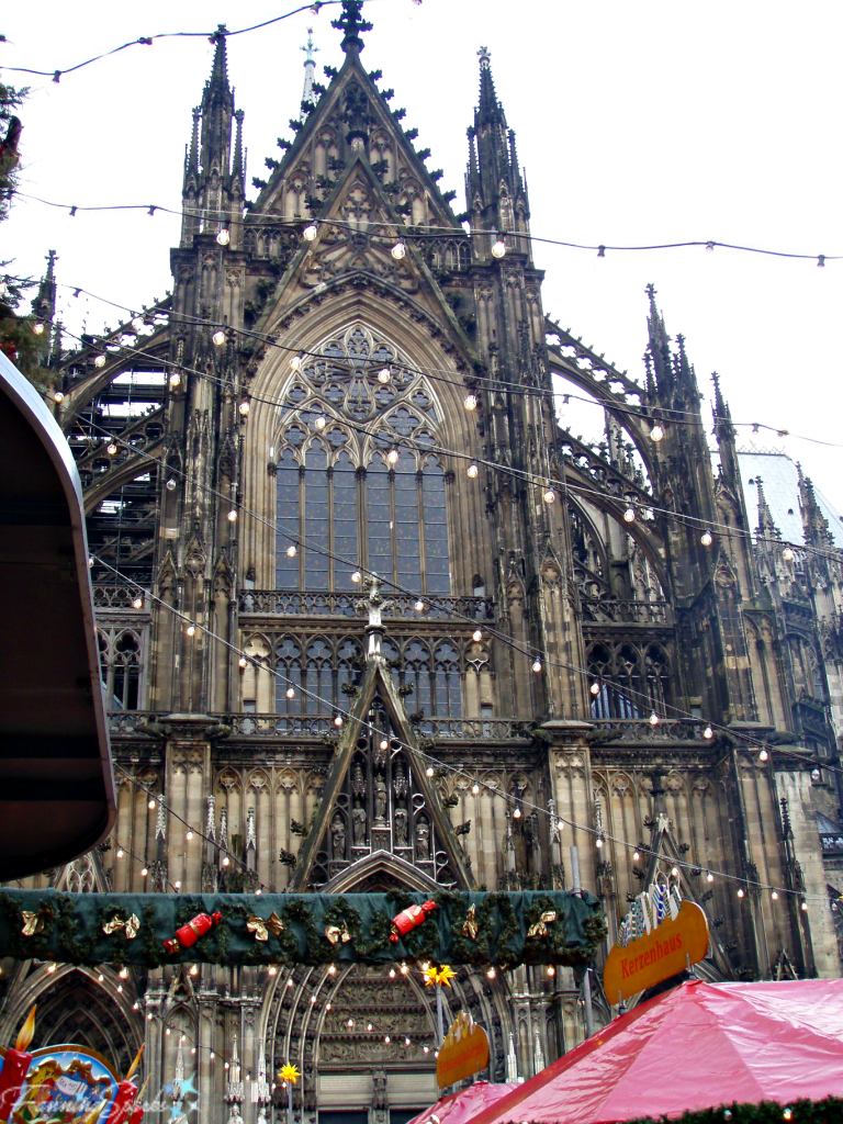 Christmas Market at Cologne Cathedral. @FanningSparks