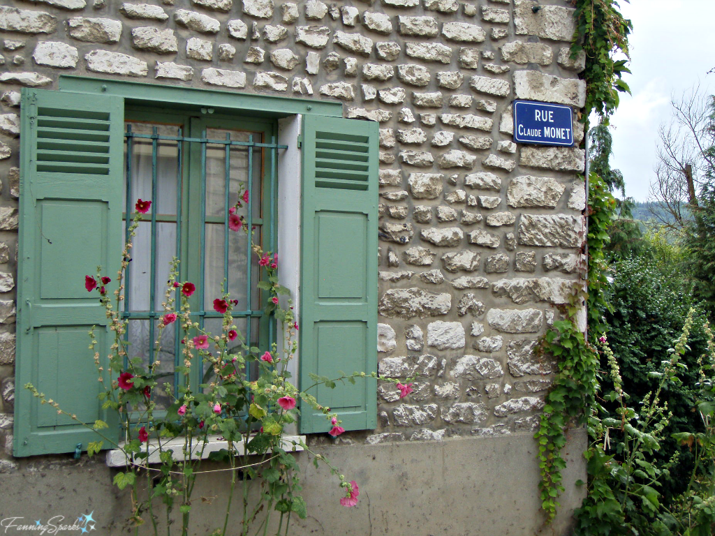 Street sign shows Rue Claude Monet in Giverny France. @FanningSparks