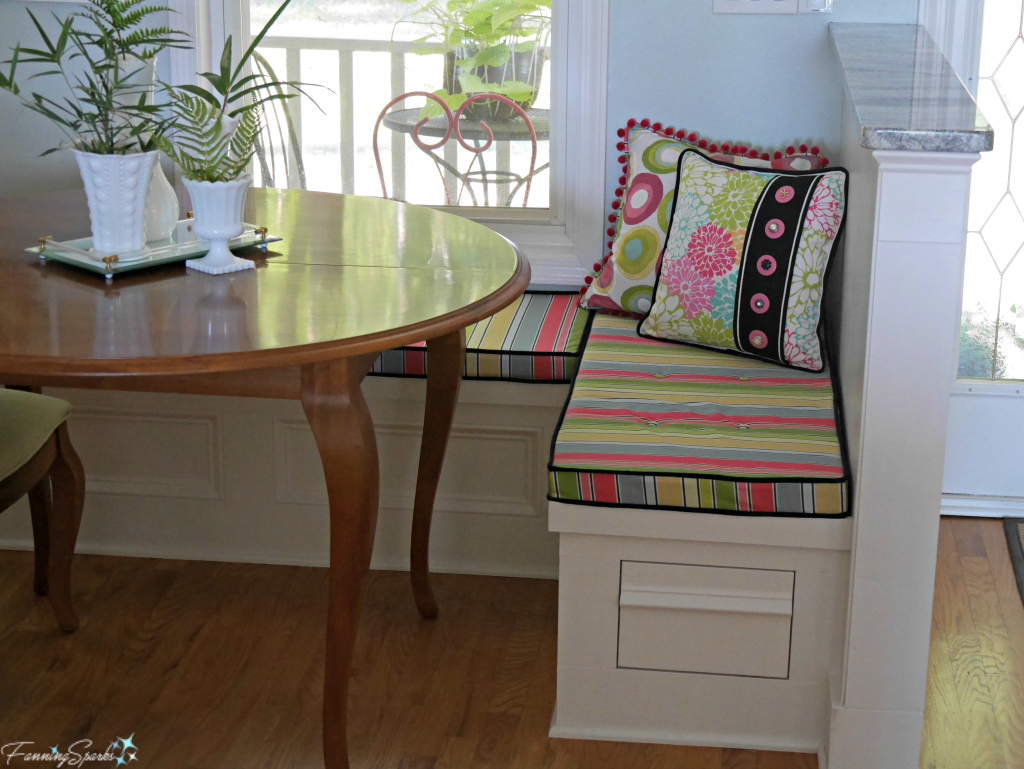 Bespoke Pillows in Eat-in Kitchen Banquette. @FanningSparks