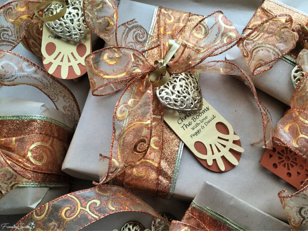 Tips for Jazzing Up Your Holiday Gift Wrapping   @FanningSparks