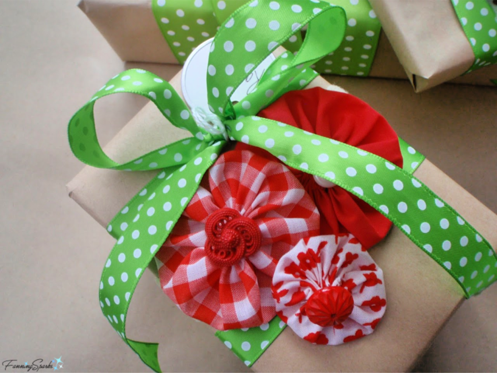 https://fanningsparks.com/wp-content/uploads/2018/12/Red-Fabric-Yoyos-and-Green-Ribbon-1024x768.png