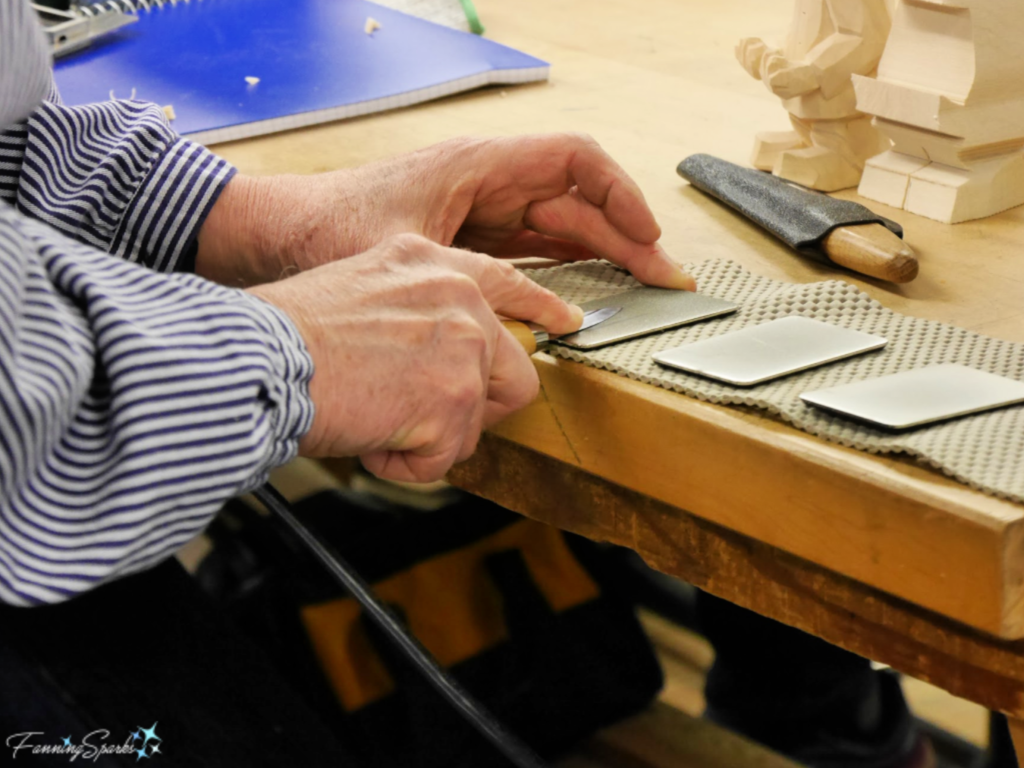 Harley Refsal Demonstrates Sharpening a Carving Knife.   @FanningSparks