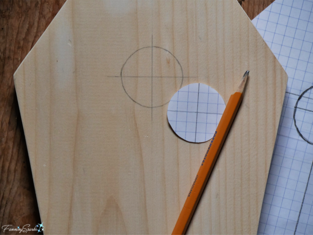 Marking Circle for Opening on DIY Bluebird-Approved Birdhouse.  Tutorial at FanningSparks.   @FanningSparks