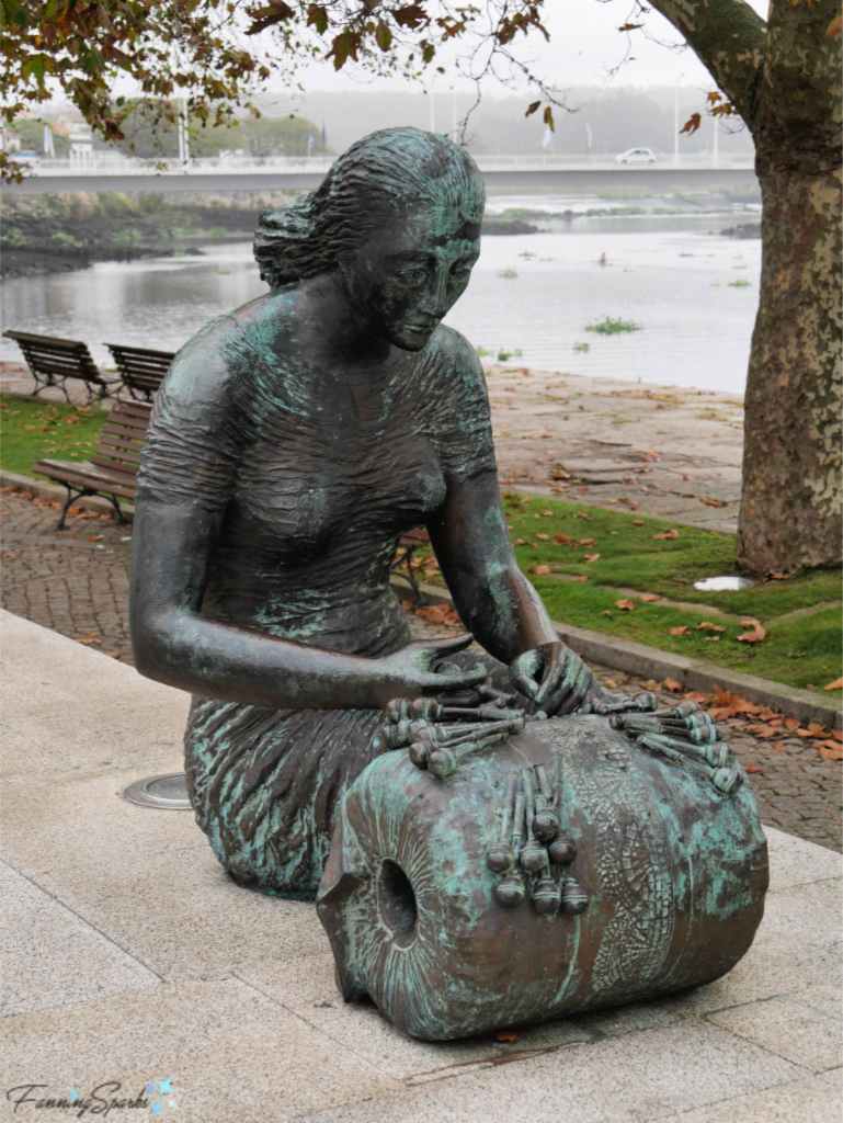 Lacemaker Monument by Ilídio Fontes and Claudio Ricca is found on Cais das Lavandeiras in Vila do Conde, Portugal.   @FanningSparks