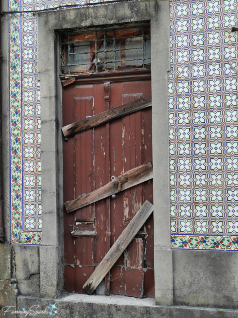 Portuguese Tiles/ Azulejos on an Abandoned Building in Ovar.   @FanningSparks