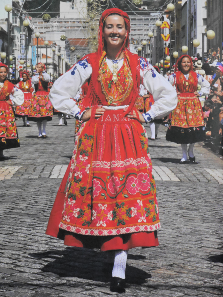 Traditional Costume from Viana do Castelo Portugal Showcasing Gold Jewelry.   @FanningSparks