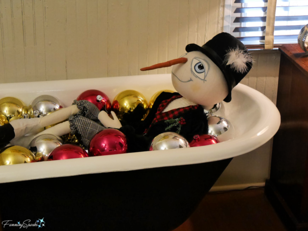 Bathing Snowman at Brick Cottage during Madison Holiday Tour of Homes   @FanningSparks