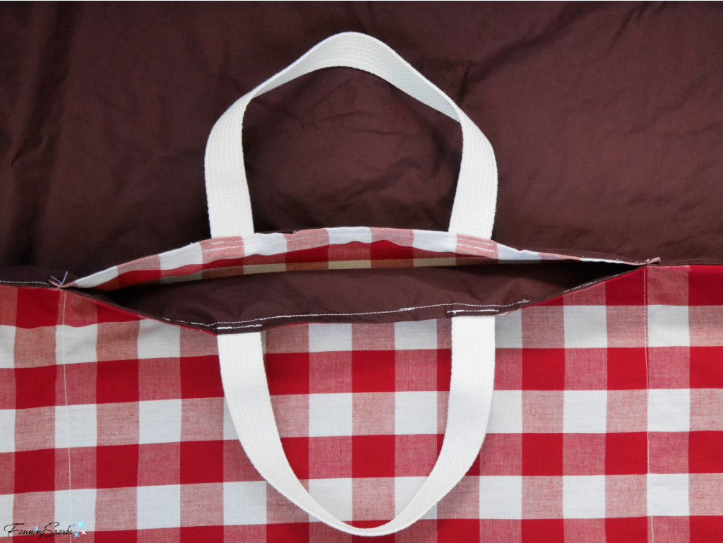 Handles Aligned on Ultimate Picnic Blanket   @FanningSparks