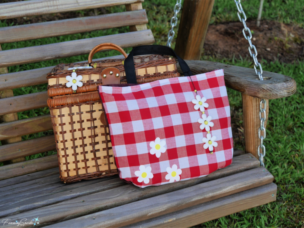 Picnic Blanket in Pouch   @FanningSparks