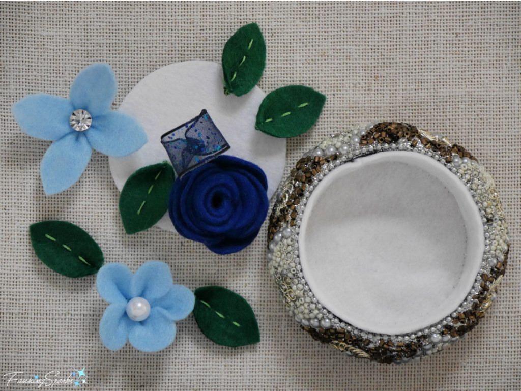 Bangle Keepsake Box - Arrange Flowers on Lid   @FanningSparks