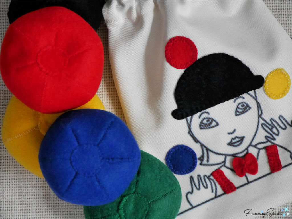 5 Felt Juggling Balls with Pouch  @FanningSparks