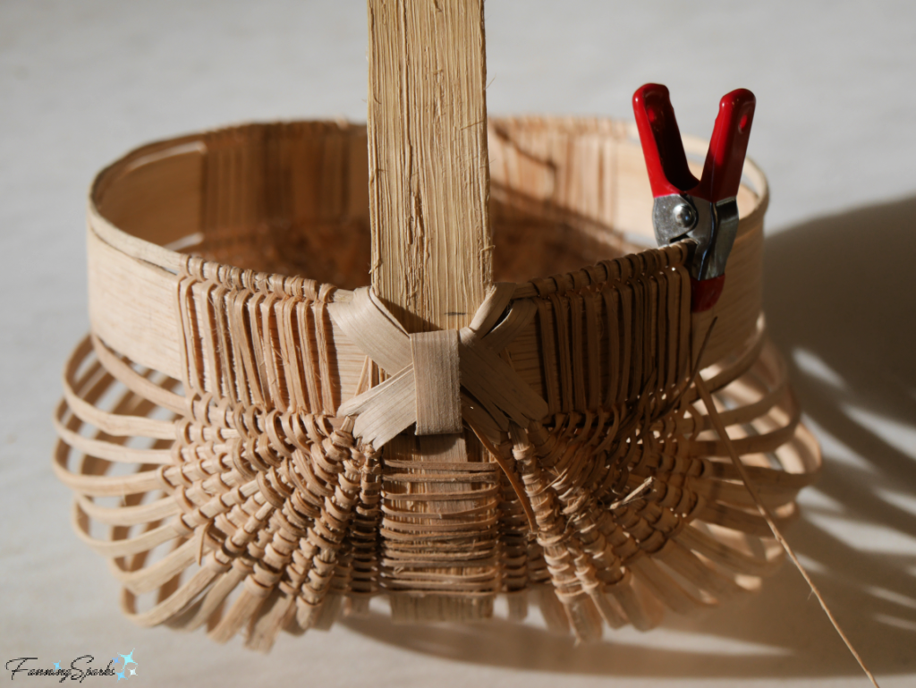 Beginning to Weave on My White Oak Egg Basket @FanningSparks