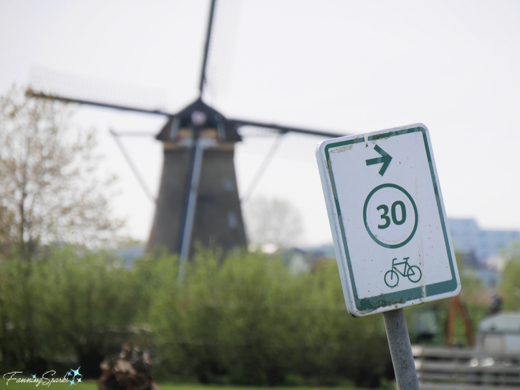 Biking Path – Route 30 at Kinderdijk   @FanningSparks