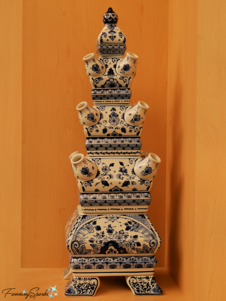 Royal Delft Tulip Vase Pyramid   @FanningSparks