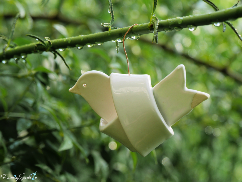 Knotted Ceramic Bird with Raindrops   @FanningSparks