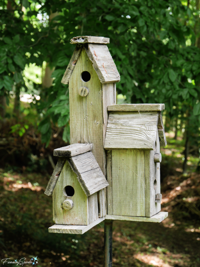 Rustic Wooden Condo Birdhouse   @FanningSparks