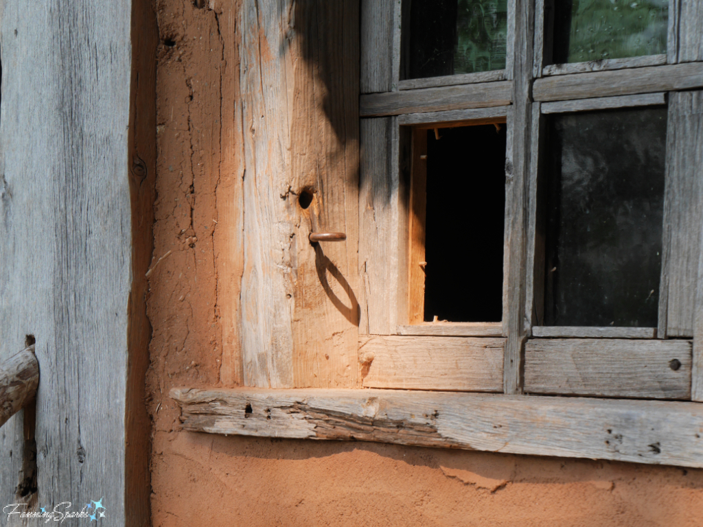 Acadian House Window Pane in Sunshine   @FanningSparks