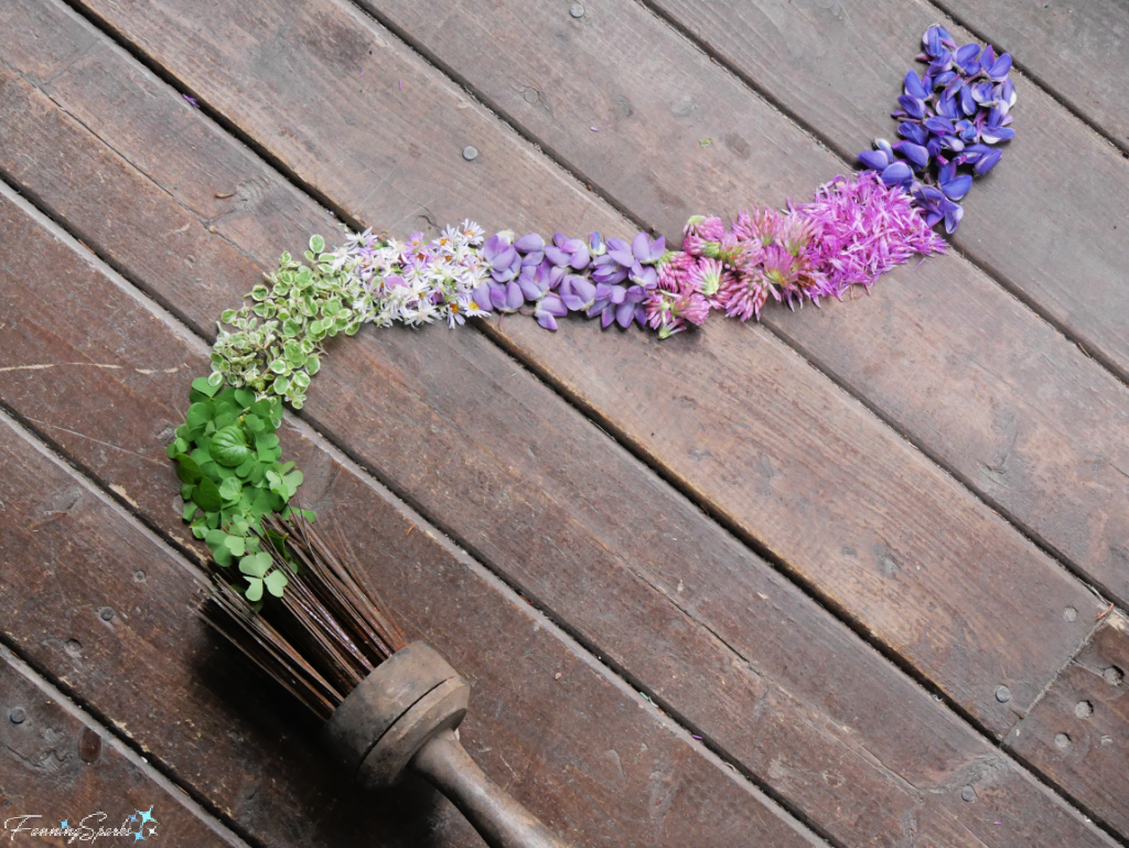 Colorful Swoop with Vintage Wire Brush   @FanningSparks