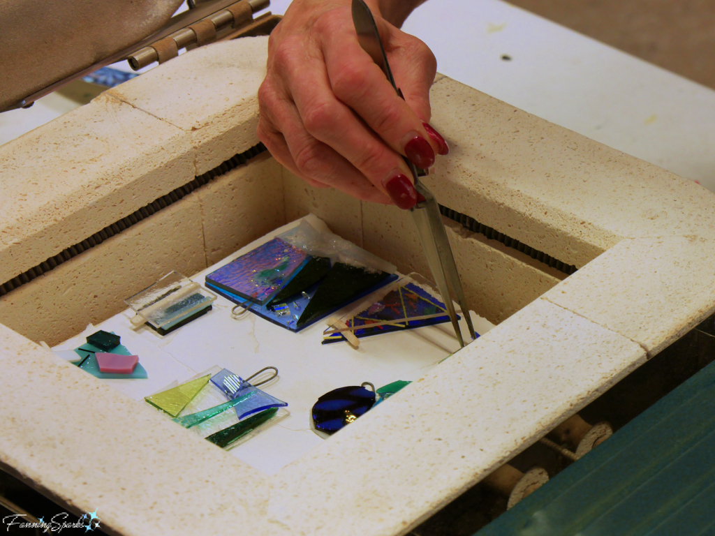 Placing Fused Glass Pieces in Kiln   @FanningSparks