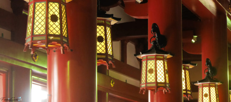 Lanterns in Sensoji Temple Tokyo @FanningSparks