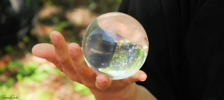 Kyoto Street Performer Juggles Glass Ball @FanningSparks