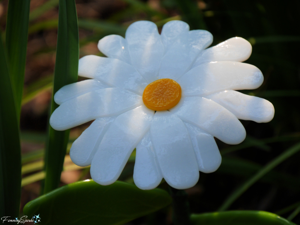 My Fused Glass Daisy in Flower Bed   @FanningSparks