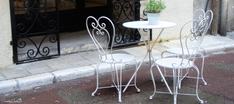 Bistro Seating in Nice France @FanningSparks