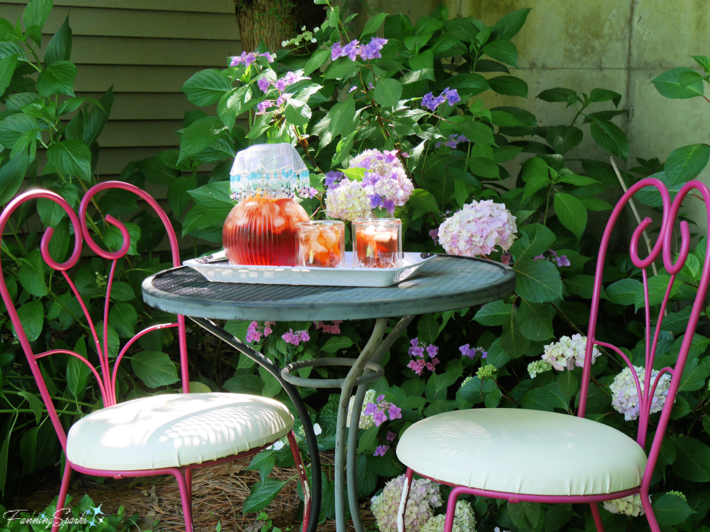 Drinks by the Hydrangeas Featuring Alfresco Dining Beaded Cover   @FanningSparks