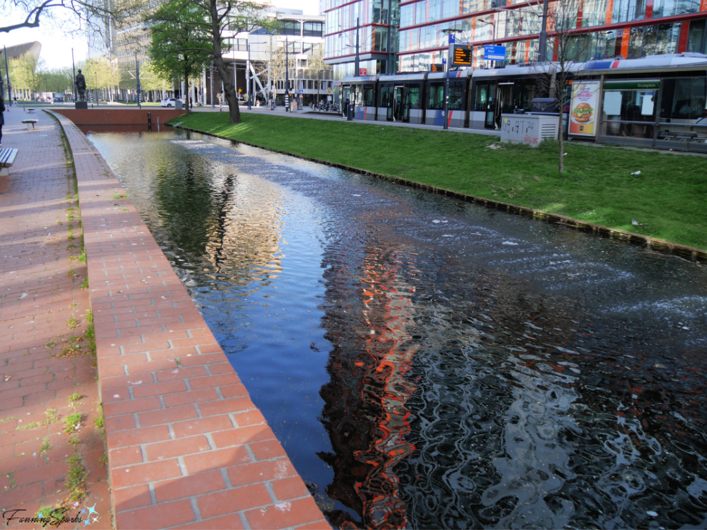 Bubbling Water Art Installation by Job Koelewijn in Rotterdam Netherlands   @FanningSparks