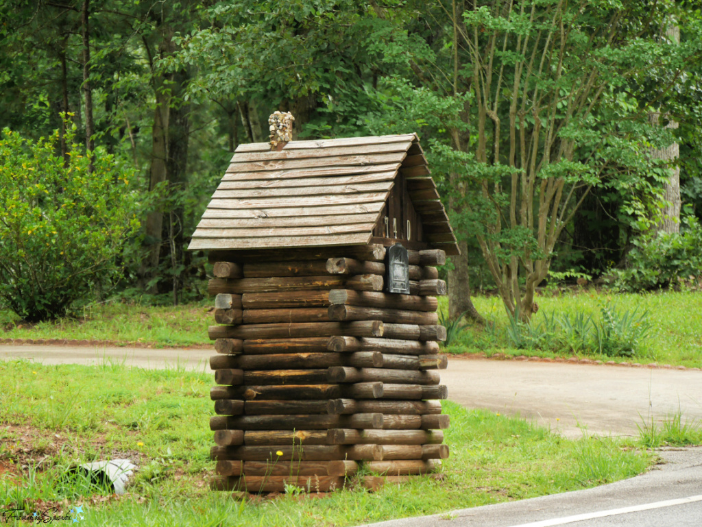 Log Cabin Mailbox Structure in Georgia   @FanningSparks