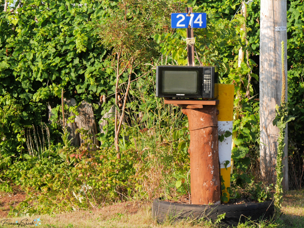 Microwave Oven Mailbox on Prince Edward Island   @FanningSparks