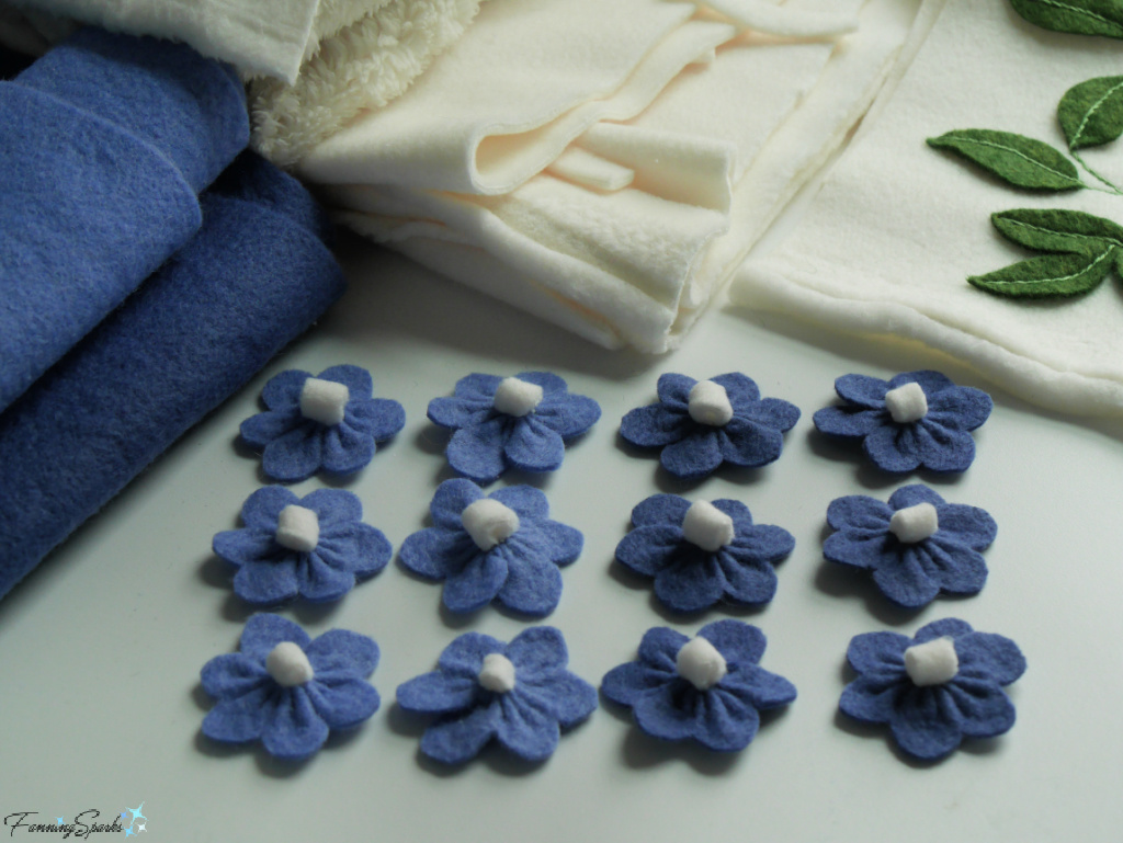 Blue Felt Flowers Ready to Attach   @FanningSparks