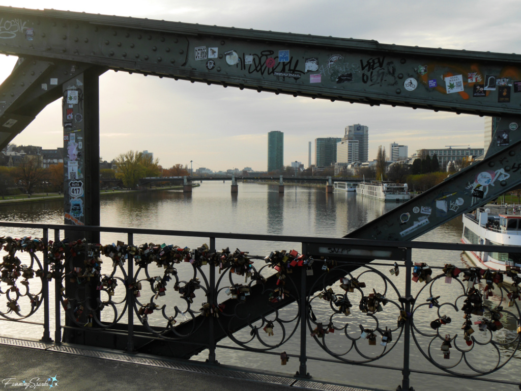 Frankfurt am Main Through Iron Footbridge   @FanningSparks