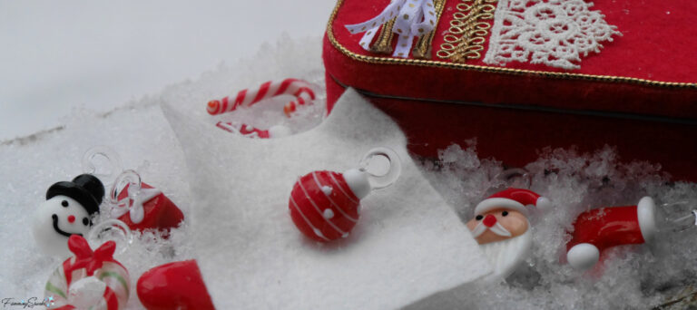 Miniature Flamework Ornaments with Decorated Altoids Tin Container @FanningSparks