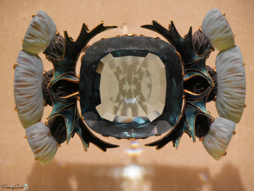 Thistle Stalks Brooch with Aquamarine by René Lalique   @FanningSparks