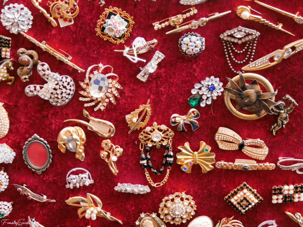 Vintage Brooches at El Rastro Flea Market in Madrid Spain 1   @FanningSparks