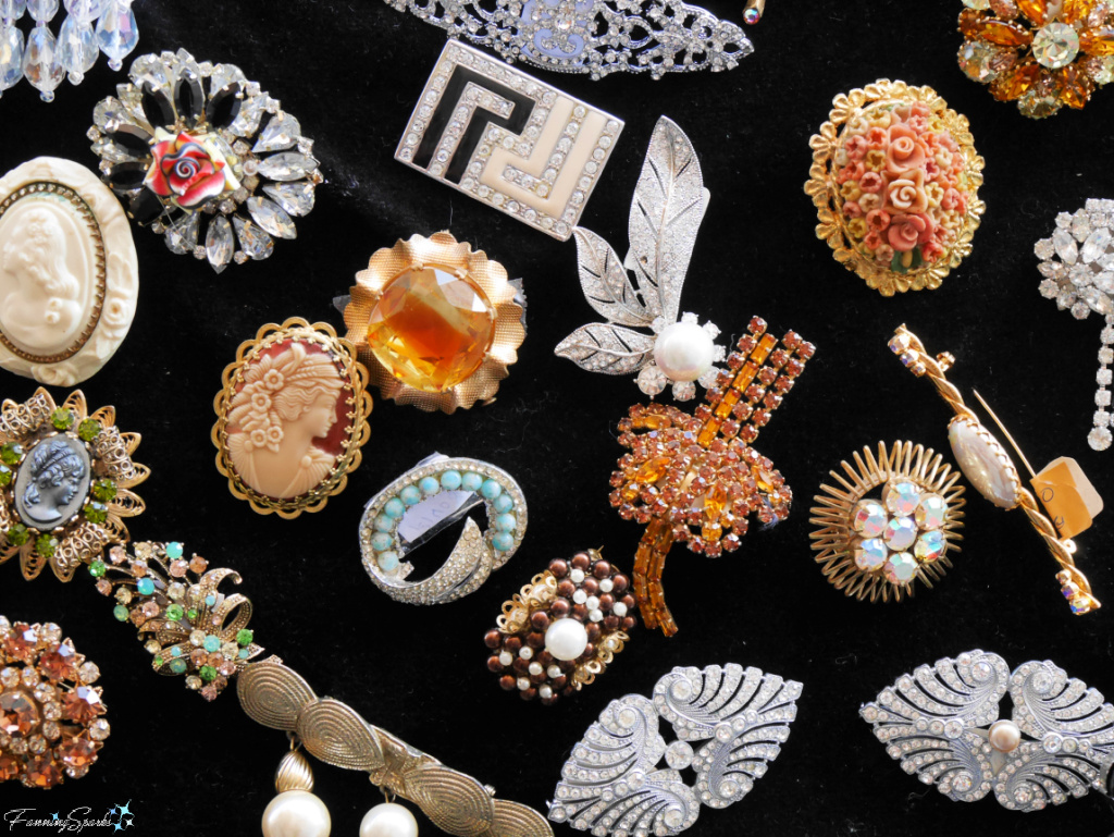 Vintage Brooches at El Rastro Flea Market in Madrid Spain 2   @FanningSparks
