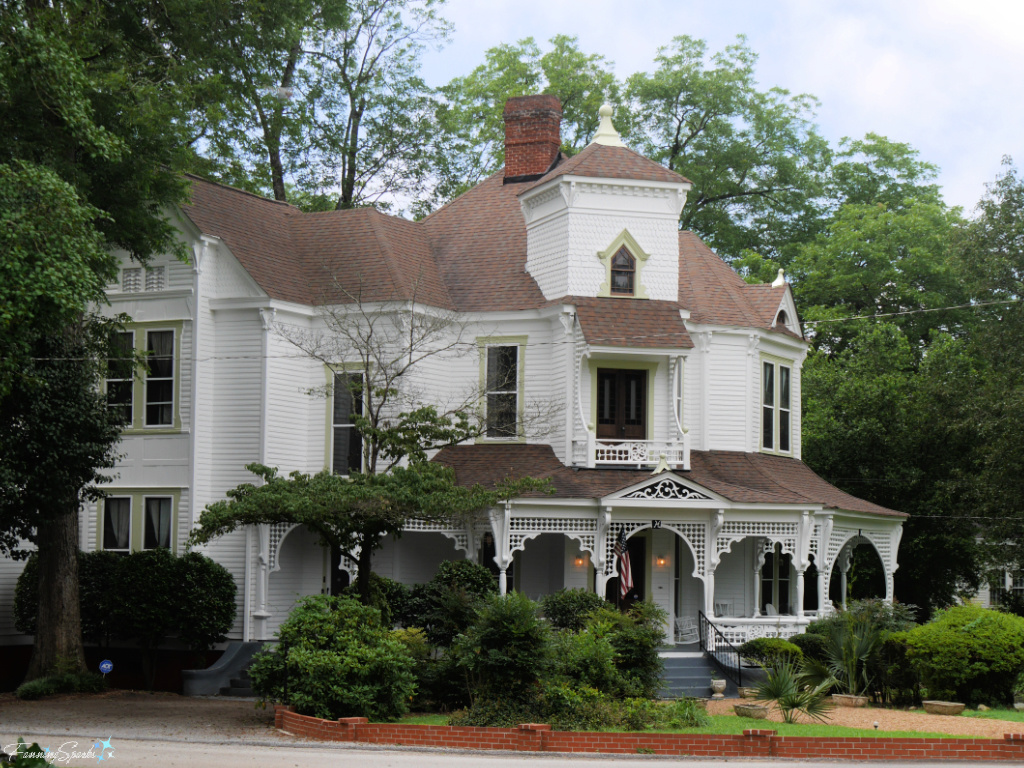 Hunter House at 580 South Main St in Madison Georgia   @FanningSparks