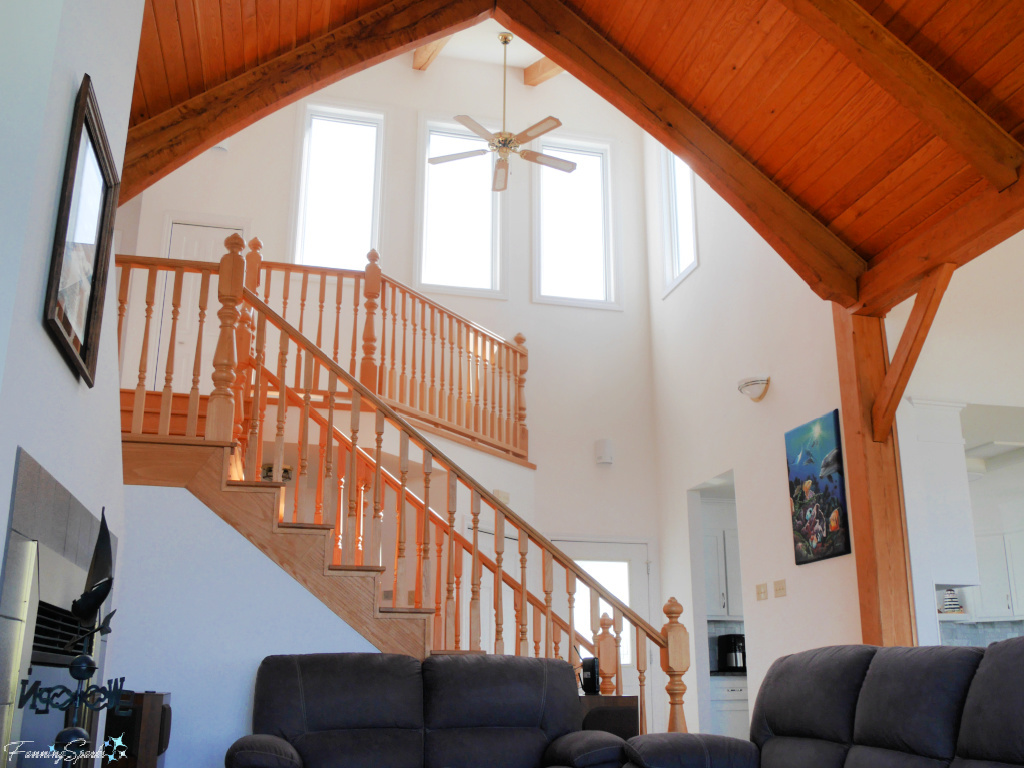 Entryway Tall Walls in Sunrise Trail House   @FanningSparks