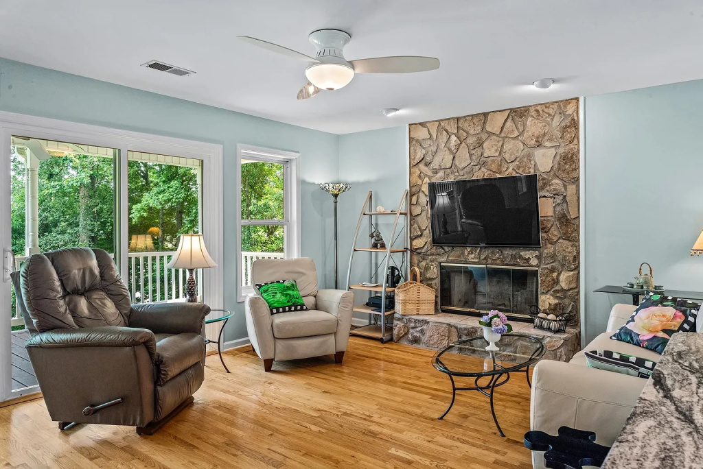 Lake Oconee House - 12 Living Room