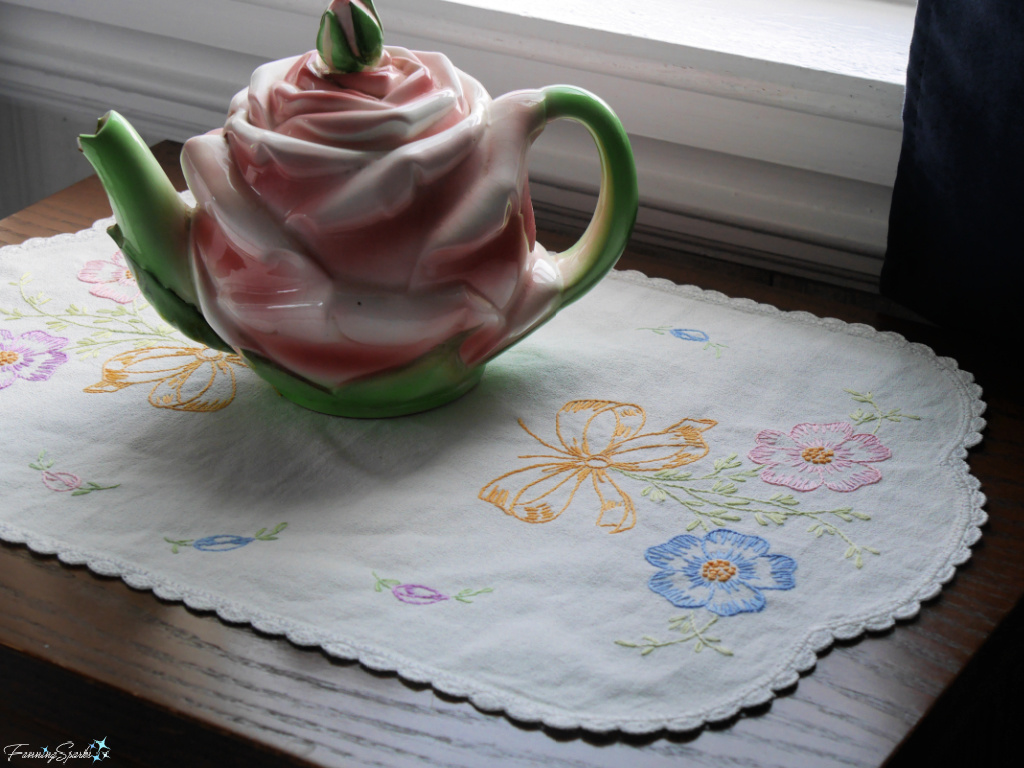 Vintage Hand-Embroidered Dresser Scarf with Teapot   @FanningSparks