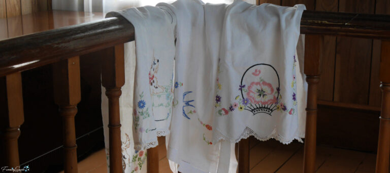 Vintage Table Runners on Staircase fea @FanningSparks