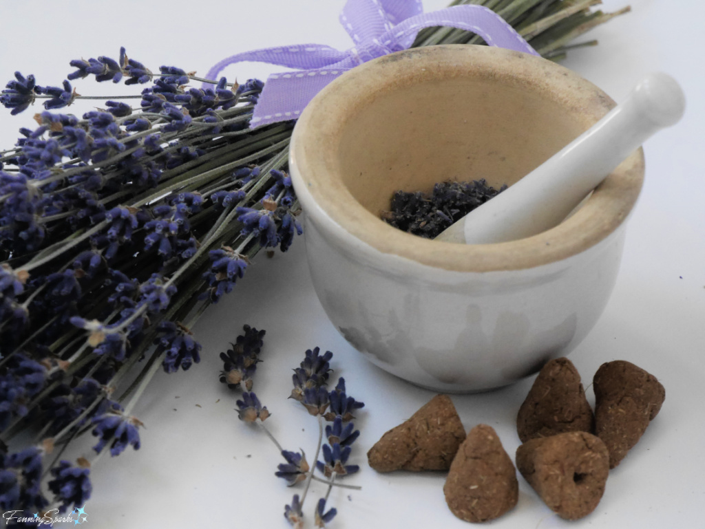 Grinding Dried Lavender with Mortar and Pestle @FanningSparks