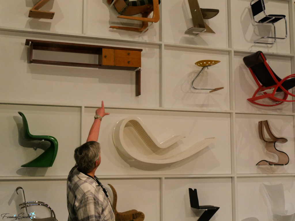 Cantilevered Modernism Chair Display at Musée des Beaux-Arts Montréal   @FanningSparks