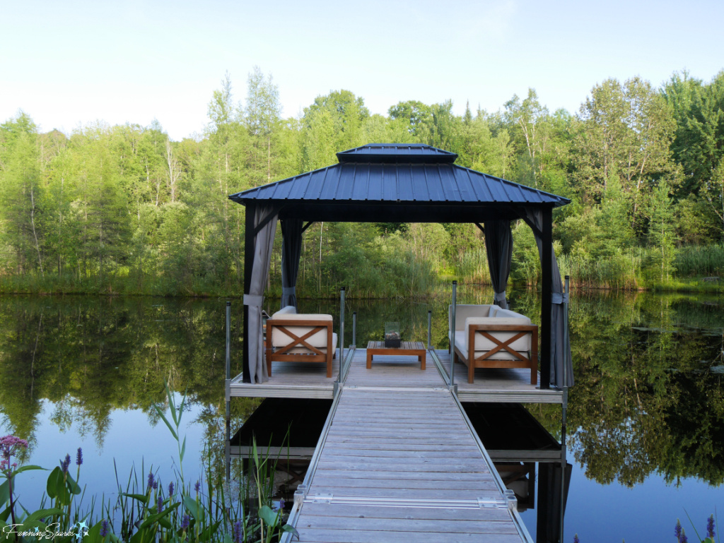 Inviting Seating at Domaine Jolivent in Lac-Brome @FanningSparks