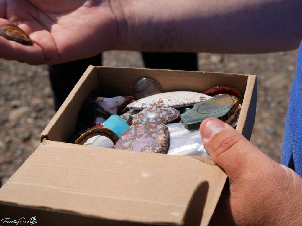 Sharing Specimens on Journey into Gemstones Tour with Fundy Treasures   @FanningSparks