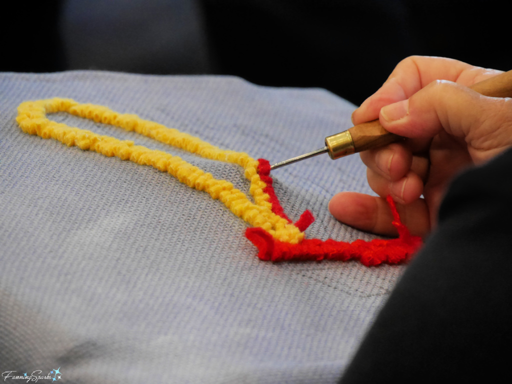 Hooking Demonstration at Periwinkle Laine Rug Hooking Workshop    @FanningSparks